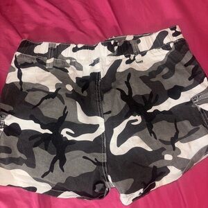 Woman’s camo shorts large